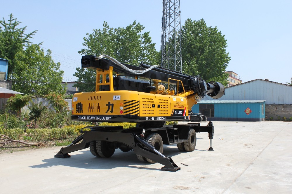 DL-360  wheeled pile driver  display