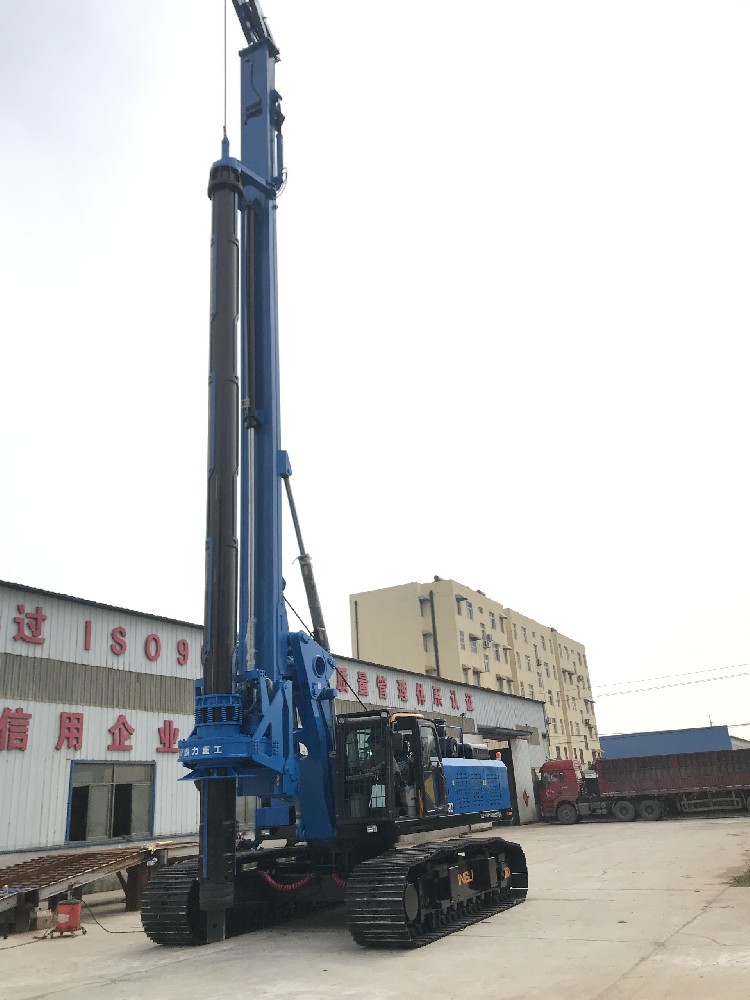 60m pile driver shipping video