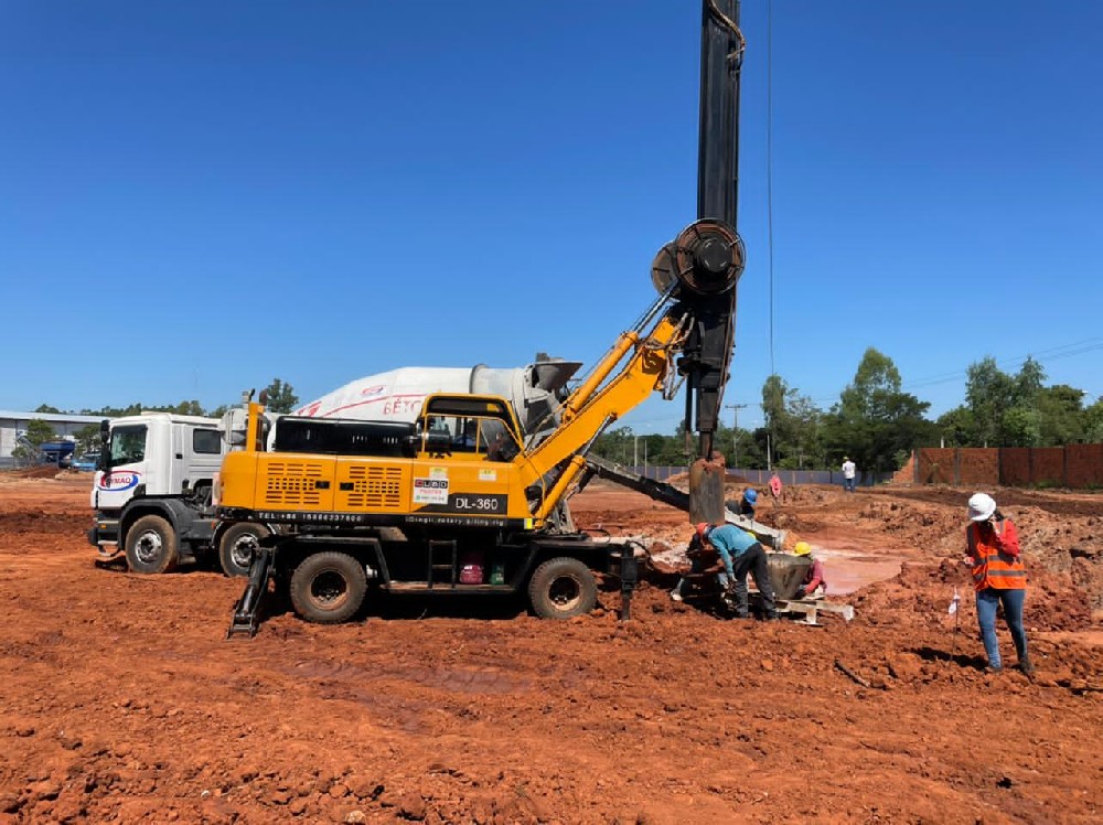 DL-360 model wheeled pile driver working video